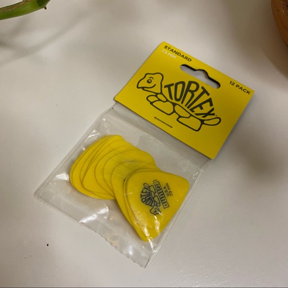 Dunlap Tortex Standard .73mm Guitar Pick Yellow, Pack of 12 New - Picture 4 of 8